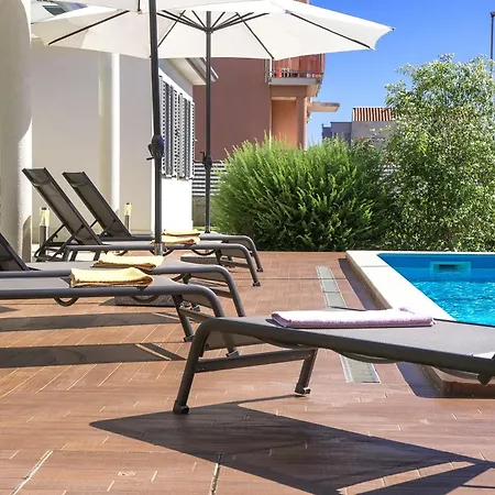 Family Paris Villa *