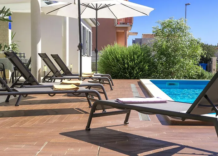 Family Paris Villa *